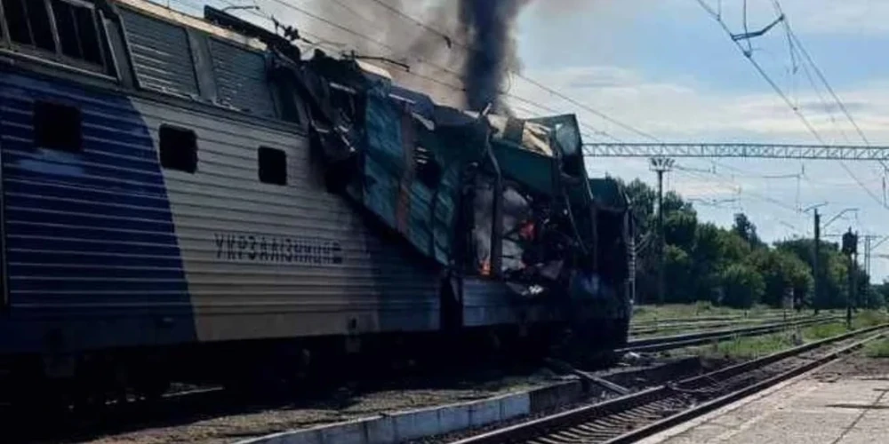 Російський БпЛА влучив у локомотив пасажирського поїзда на Дніпропетровщині