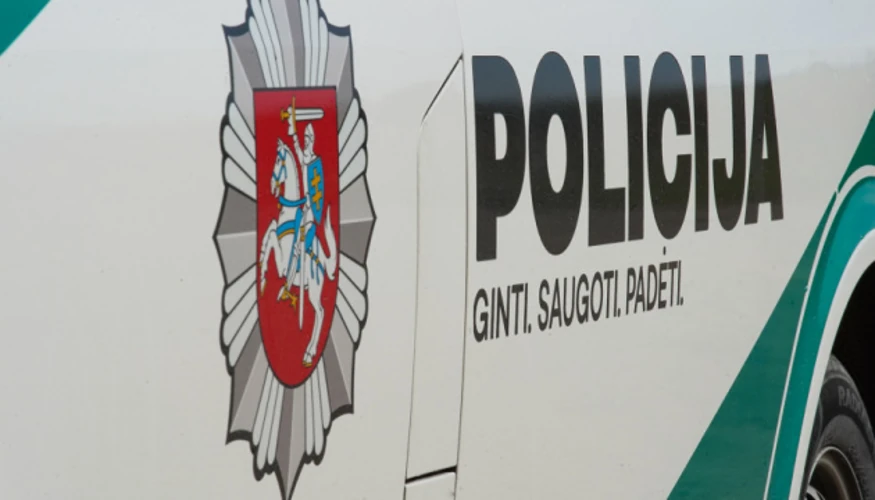 Біля офісів оборонних компаній у Литві та Чехії з’явились жалобні вінки: поліція затримала підозрюваного