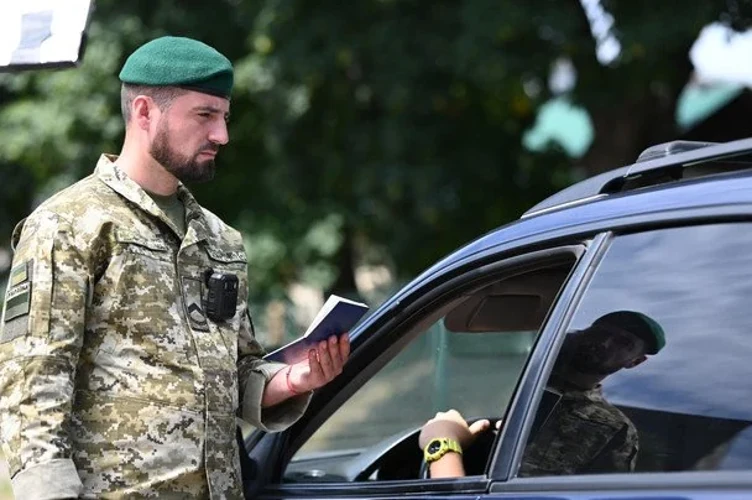 Хто під прицілом ДПС через поїздки за кордон: пояснення нового механізму